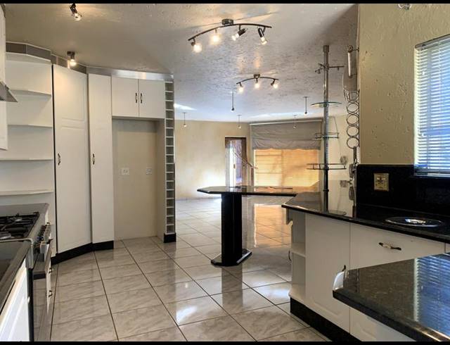 4 BEDROOM HOUSE FOR SALE IN SUNWARD PARK